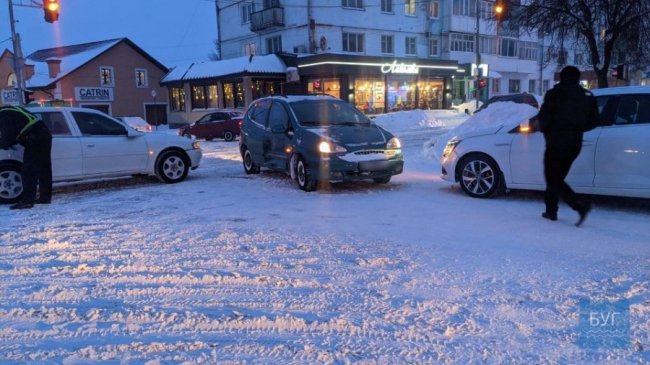 На Волині зіткнулися 5 автомобілів. ФОТО