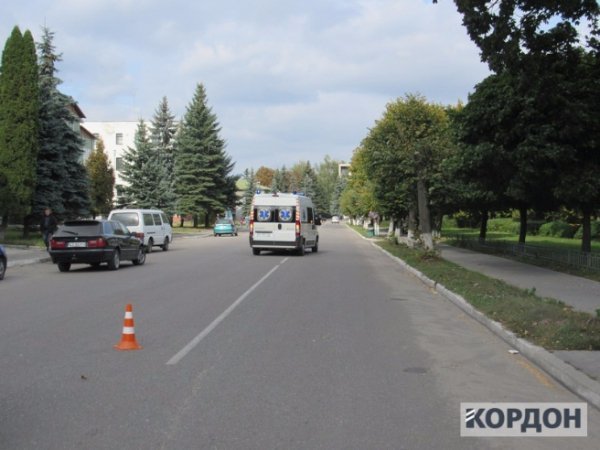 ДТП у Любомлі: атівка збила жінку з дитиною на мопеді. ФОТО