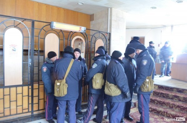 «Міліція з народом», бо мороз. ФОТО