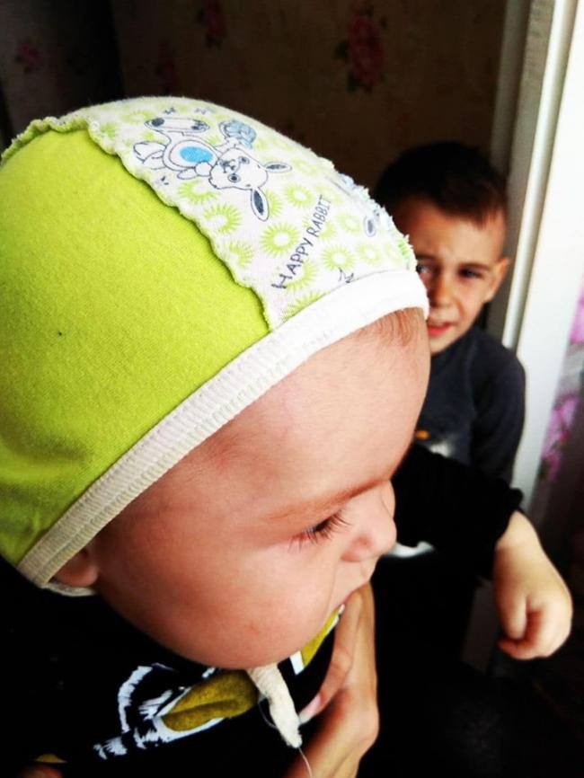 У Рівному чоловік побив дружину та немовля і втік