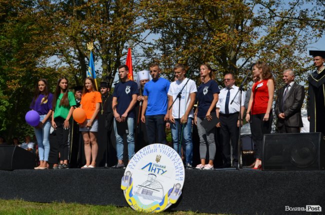 Танець від ректора і завдання від губернатора: як у луцькому «політесі» першачків зустрічали. ФОТО