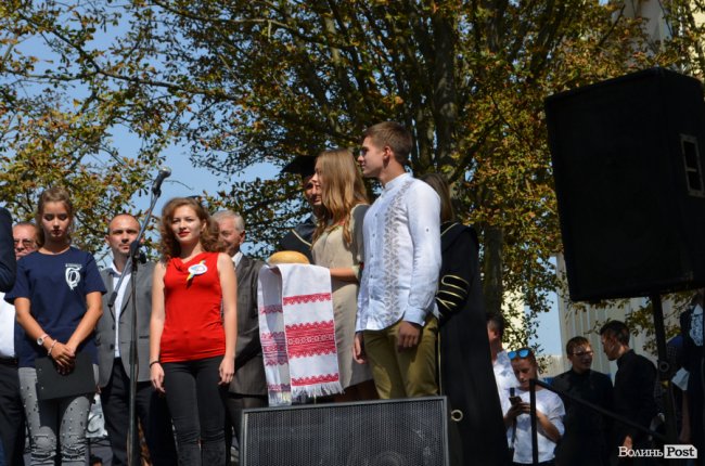 Танець від ректора і завдання від губернатора: як у луцькому «політесі» першачків зустрічали. ФОТО