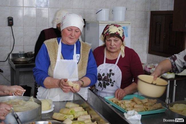 Як у селі під Луцьком ліпили вареники на Схід
