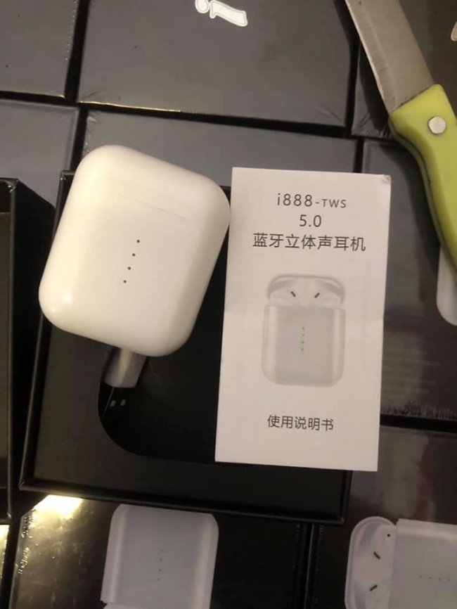 Смартгодинники та бездротові навушники: на «Ягодині» виявили контрабанду