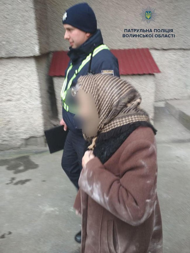 У Луцьку поліцейські розшукали бабусю, яка загубилася. ФОТО