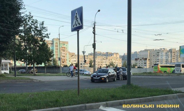 Біля луцького собору стукнулися два «німці». ФОТО