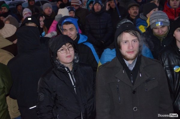 Гарячий світанок у Луцьку: як пікетували губернатора. ФОТО