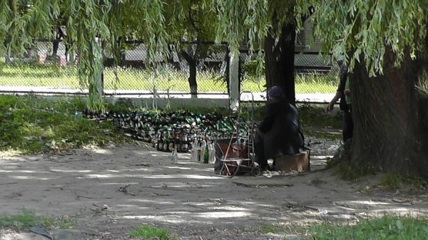 У Луцьку біля церкви покрали люки. ФОТО