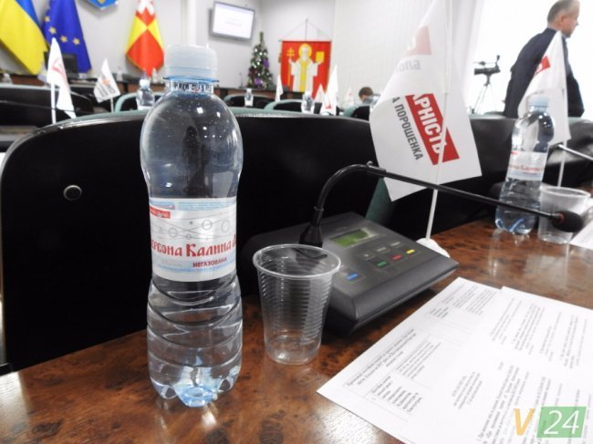 Сказали, у скільки лучанам обійшлася депутатська мінералка