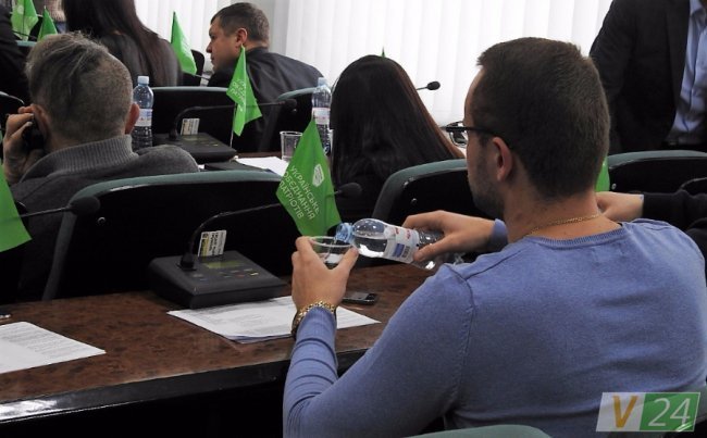 Сказали, у скільки лучанам обійшлася депутатська мінералка