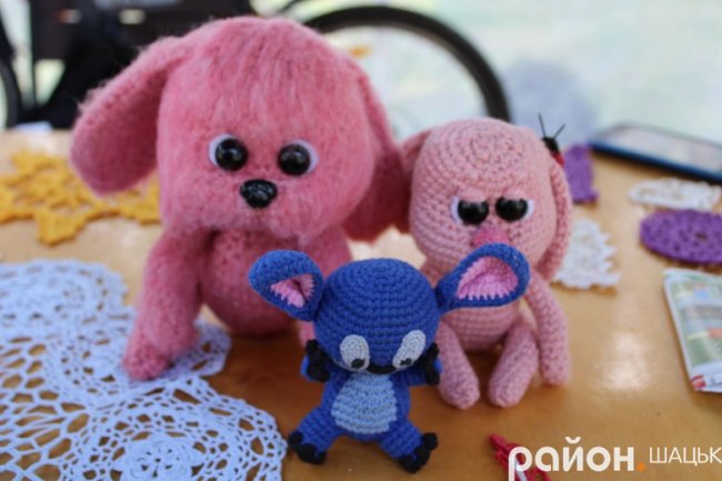 Умілець з Волині вишиває бісером і в'яже іграшки гачком. ФОТО