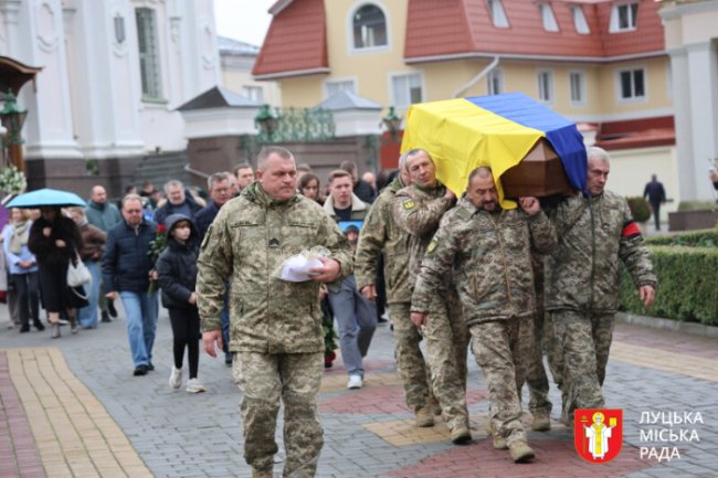 У Луцьку попрощалися із воїном Артемом Тютюнником