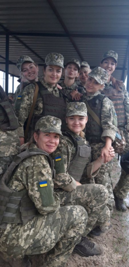 «Не розумію тих, хто ховається від армії», – 19-річна військова-медик, що служить в зоні ООС