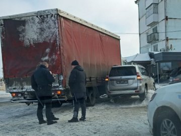 На Волині – аварія за участю вантажівки та кросовера. ФОТО