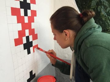 У Ківерцях зупинку «одягнули» у вишиванку. ФОТО