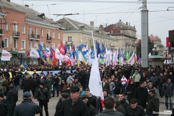 «Вставай, Україно» у Луцьку: обличчя протесту. ФОТО