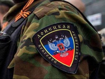 Чоловікам у Донецьку надходять SMS-повідомлення із закликом вступати до підконтрольних Росії збройних формувань