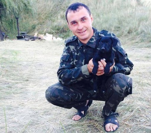 Зворушливі фото з передової: фронтові улюбленці солдатів. ФОТО