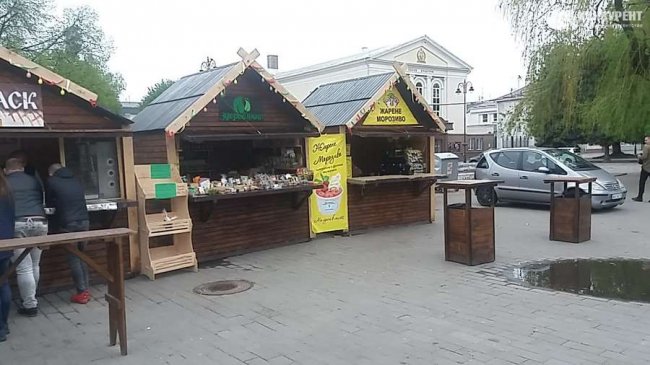 «Поділись пасочкою»: в центрі Луцька діє благодійна акція. ФОТО