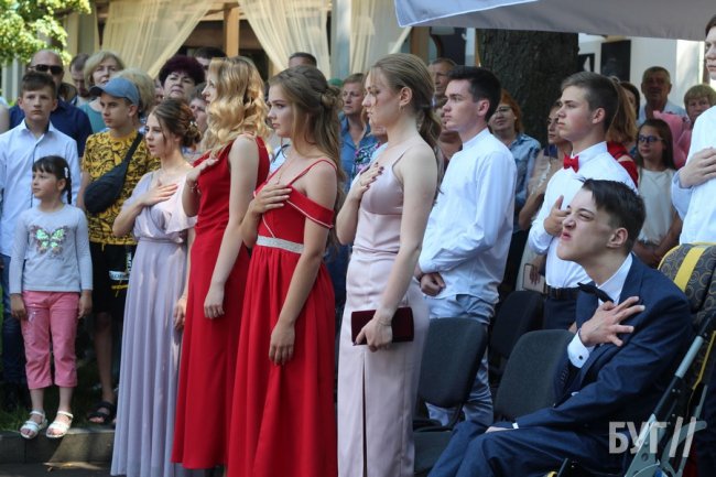 На Волині випускник із важкою формою ДЦП отримав золоту медаль за успіхи в навчанні 