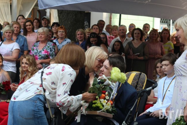 На Волині випускник із важкою формою ДЦП отримав золоту медаль за успіхи в навчанні 