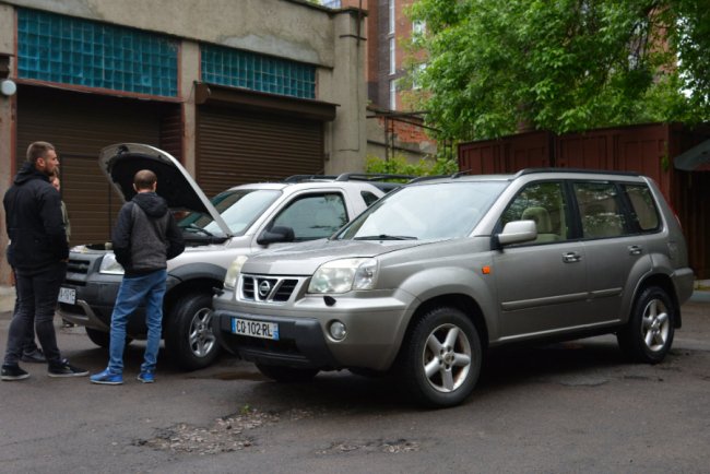 Волиньрада відправила воїнам дві автівки. ФОТО