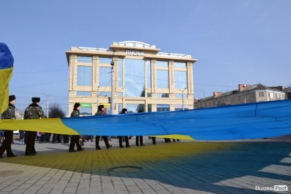  Лучани жалобною ходою та мітингом вшанували пам'ять Небесної сотні. ФОТО