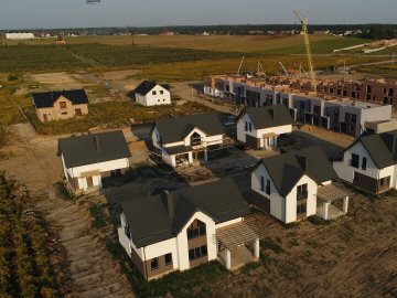 Як росте ЖК «Струмочок»: 38 таунхаусів і 16 котеджів. ФОТОЗВІТ*