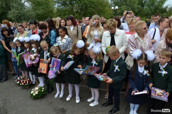 Депутати Ткачук і Яручик привітали луцьких школярів з Першим вересня. ФОТО*