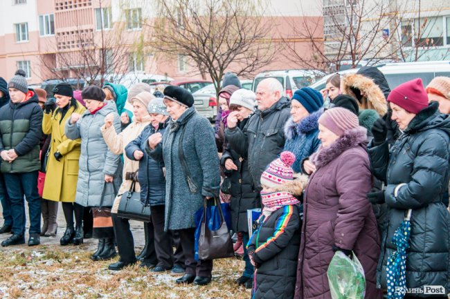 У Луцьку освятили хрест під будівництво дитячої церкви. ФОТО