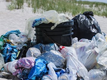 У Раді пропонують заборонити частину пластикових пакетів