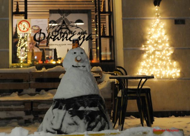 Казковий вечір засніженого Луцька. ФОТО