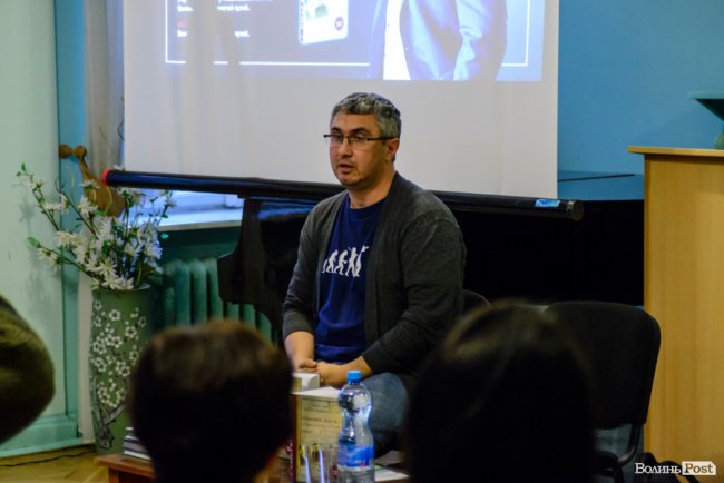 У Луцьку презентували скандальну книгу про Стуса із грифом «РОЗСЕКРЕЧЕНО». ФОТО