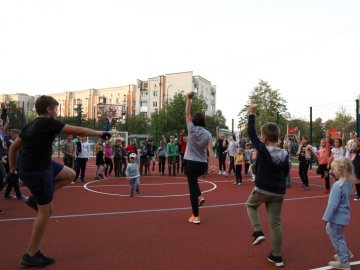 У Луцьку відкрили ще один сучасний спортмайданчик. ФОТО 