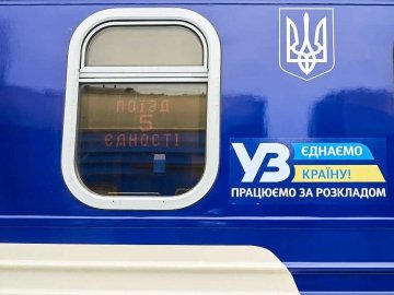 Ракетні удари окупантів по залізниці: які потяги досі затримуються