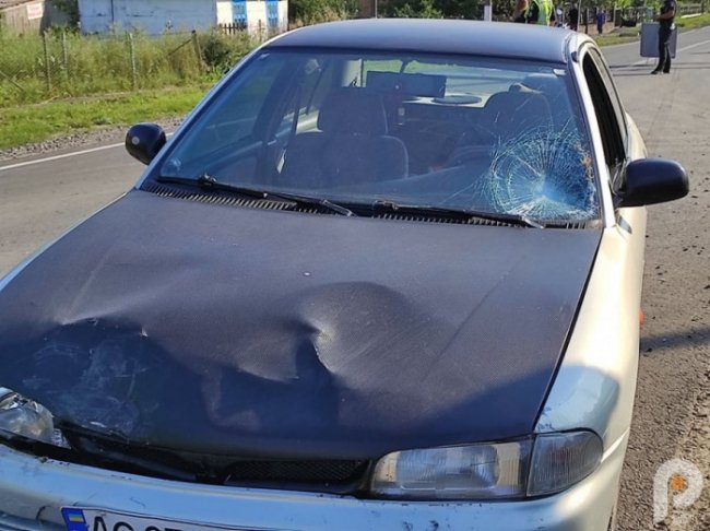 На Волині зіткнулися скутер і легковик: 14-річного водія забрала швидка.ФОТО