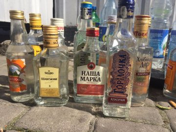 «На живця»: луцькі муніципали «піймали» торгівця сурогатом