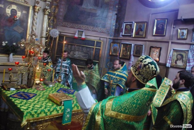 Фото випускного у Волинській духовній семінарії