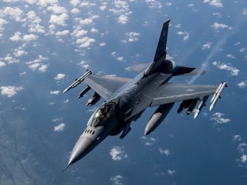 Від кого залежить рішення про передачу Україні F-16