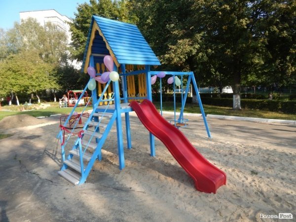 У луцькому садочку з’явився новий дитячий майданчик. ФОТО*