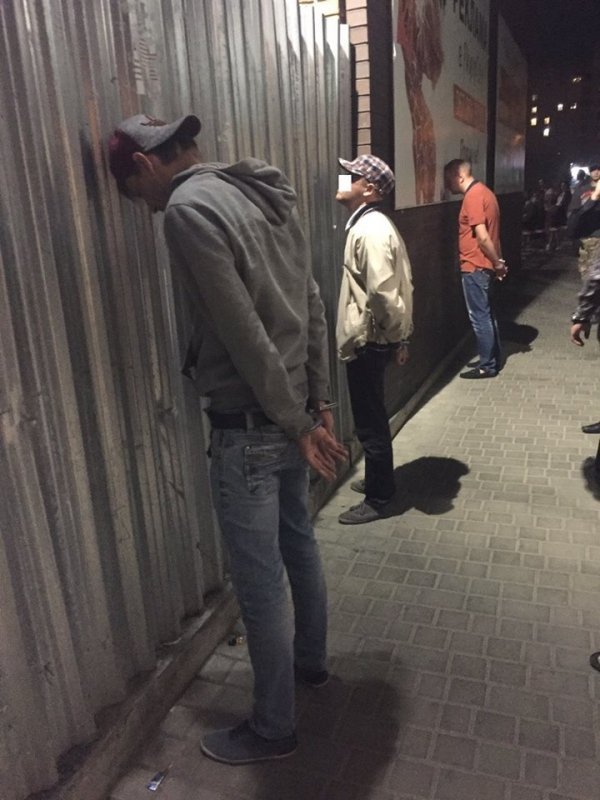 В Луцьку патрульні затримали чоловіків з наркотиками. ФОТО. ВІДЕО