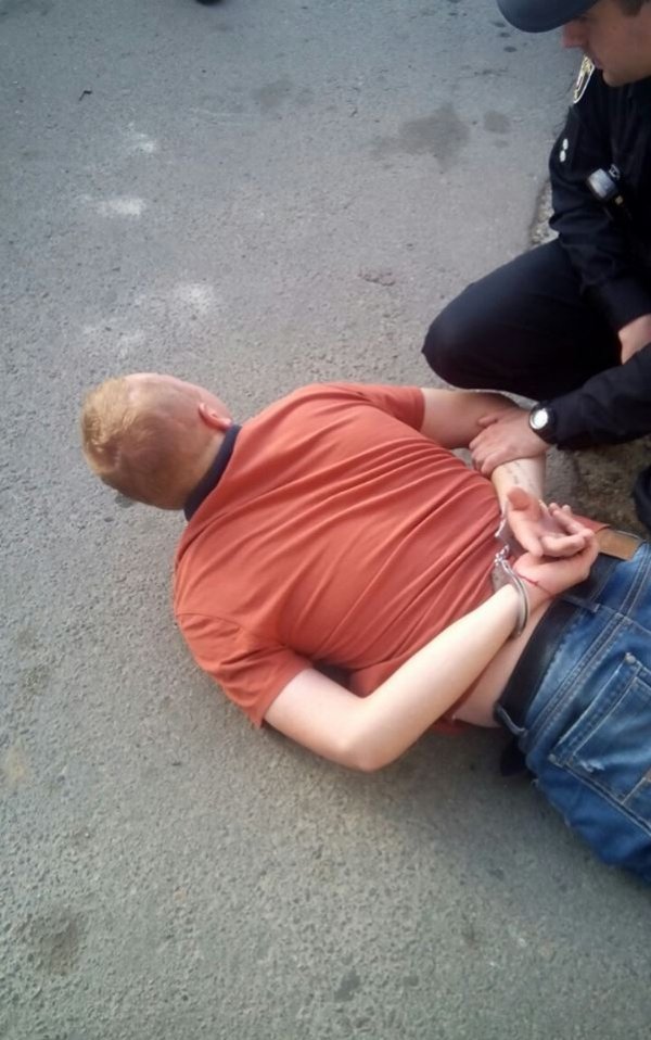 В Луцьку патрульні затримали чоловіків з наркотиками. ФОТО. ВІДЕО