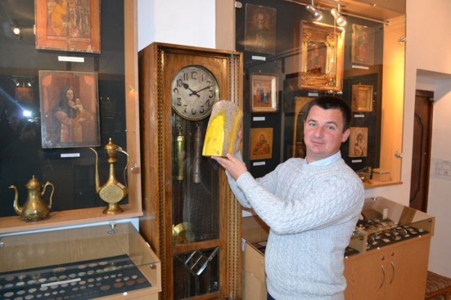 Бивні мамонта, картини і монети: у Любомлі діє виставка контрабандних раритетів