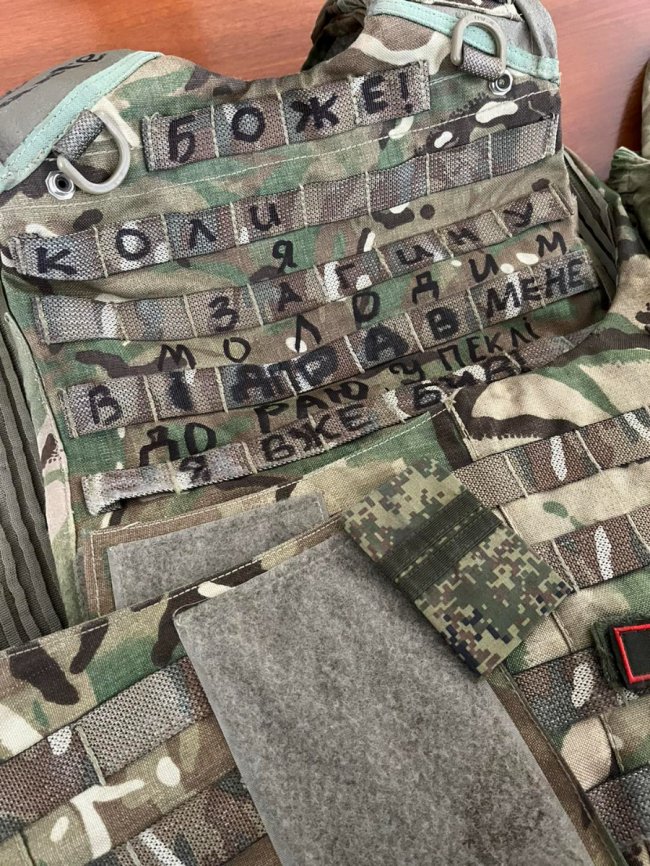 Боєць з Волині передав рідному місту бронежилет, в якому воював 10 місяців. ФОТО