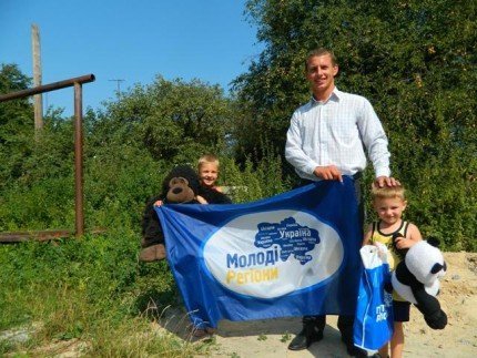 «Молоді регіони» дарували іграшки дітлахам із Луцького району