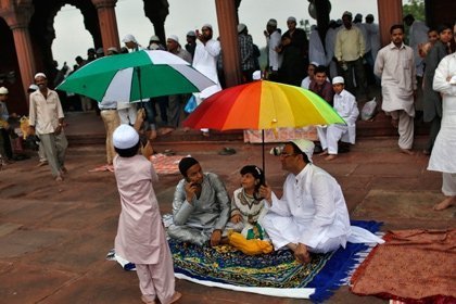 Крупнейшее исследование подтвердило обратную связь интеллекта с религиозностью