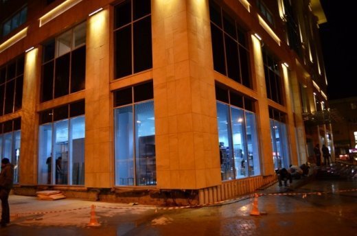 У ЦУМі почали викладати на полиці товар