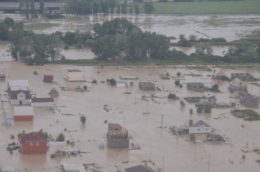 «По улицам до сих пор плавают трупы..»