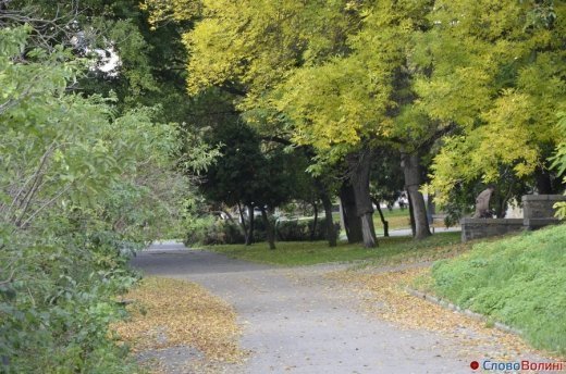 Фото осіннього додощового Луцька