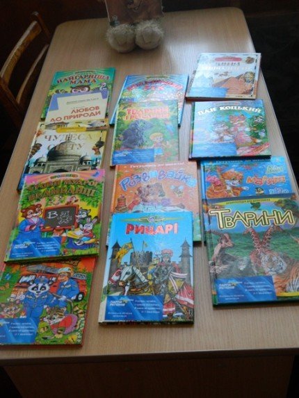 «Молоді регіони» продовжують акцію «Подаруй книгу»